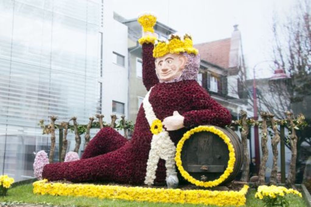 Eine imposante Figur prägt den Wagen des Obst- und Gartenbauvereins.