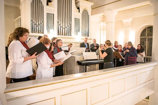 Musik zum Advent haben Kirchenchor und Posaunenchor in Täbingen vorgetragen. Foto: Huonker Foto: Schwarzwälder Bote
