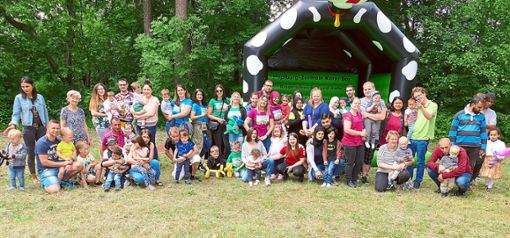 Das Sommerfest der Regenbogenwelt fördert untereinander die Gemeinschaft von Eltern und Erzieherinnen.   Foto: Bombardi Foto: Schwarzwälder Bote