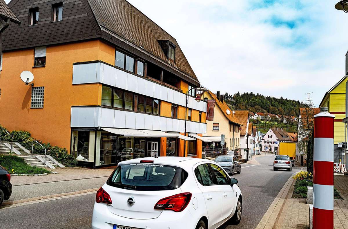 Die Ortsdurchfahrt von Haiterbach ist durch das hohe Verkehrsaufkommen stark belastet. Foto: Fritsch