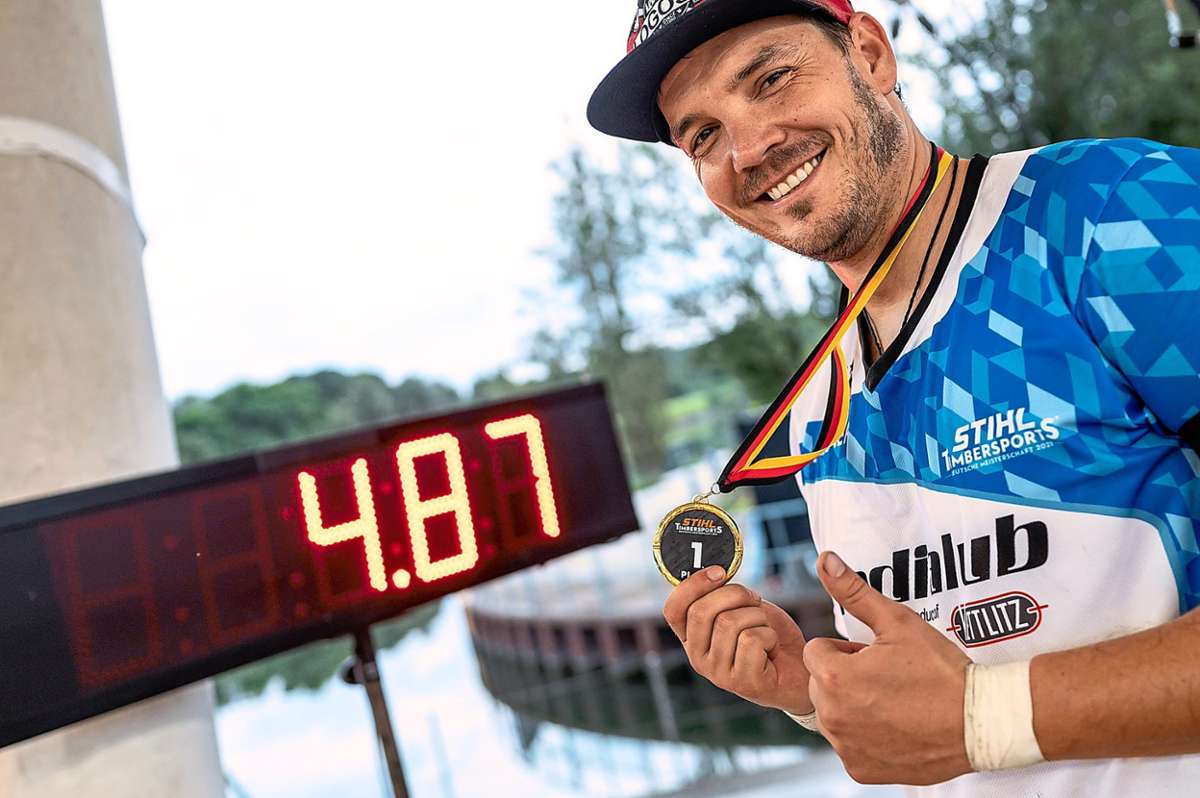4,87 Sekunden – Sportholzfäller Robert Ebner knackt den Weltrekord.