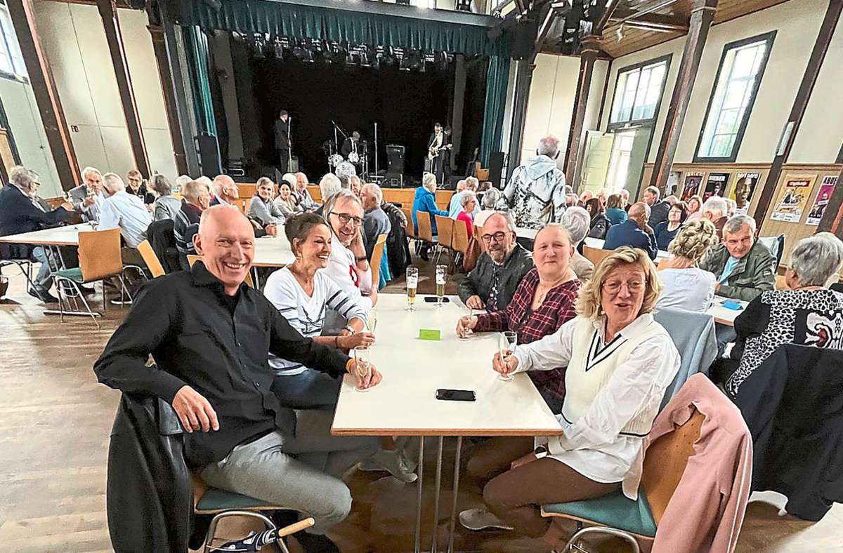 Beim Treffen der 65 ehemaligen Schüler des Aufbaugymnasiums, die zum Teil aus ganz Deutschland angereist waren, herrschte reger Austausch und gute Stimmung.