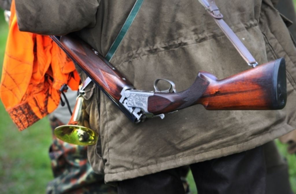 Mit Waldhorn und Waffe: Jagd hat auch viel mit Emotionen zu tun. Foto: dpa