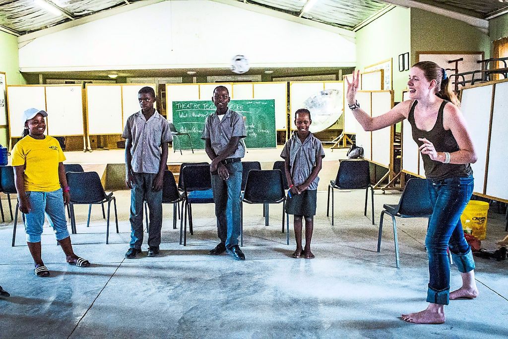 Theater und Kunst sollen die lebensfrohen namibischen Kinder zu selbstbewussten Persönlichkeiten machen.