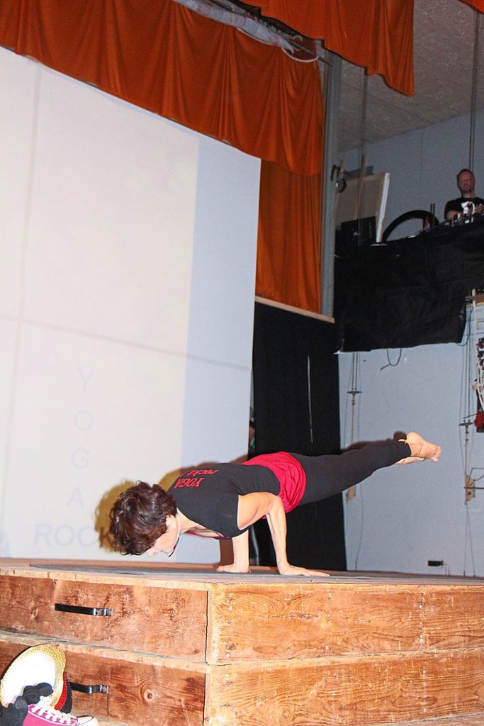 Yoga-Trainerin Martina Zimmermann brachte das Publikum zum Staunen.