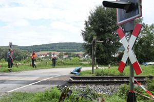 Der Unfall soll sich an einem Bahnübergang ereignet haben. (Symbolfoto) Foto: Alexander Auer/dpa