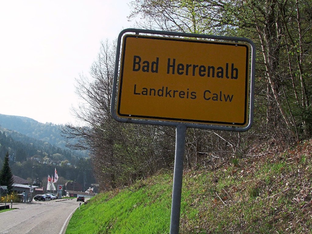 Wird die Stadt Bad Herrenalb aus dem Landkreis Calw aus- und in den Landkreis Karlsruhe eingegliedert? Foto: Kugel