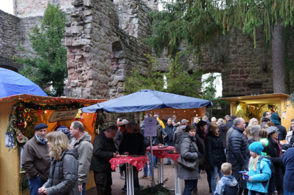 Die Burgweihnacht in Zavelstein lockte auch in diesem Jahr wieder etliche Beuscher aus Nah und Fern.