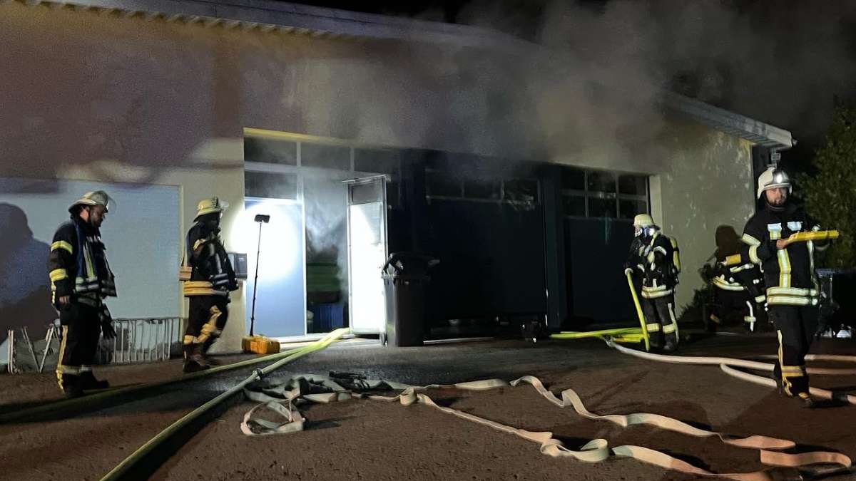 Feuerwehreinsatz in Empfingen: Halbe Million Euro Schaden durch Brand in Maschinenfabrik