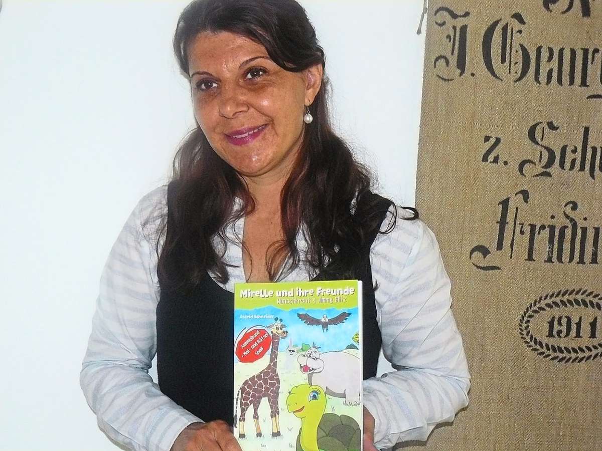 Astrid Schneider hat jetzt ein Mal-, Rätsel- und Abenteuerbuch herausgebracht.Foto: Rennig Foto: Schwarzwälder Bote