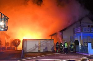 Im Januar 2022 brannte ein Wohnhaus in Langenwinkel. Die Lahrer Feuerwehr sei nicht das einzige Mal später am Einsatzort angekommen. Foto: Kamera 24
