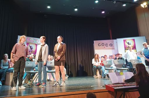 Schüler und Schülerinnen der sechsten Klassen des OHG Nagold führten das Musical „Coco Superstar“ im Kubus auf. Foto: Matern