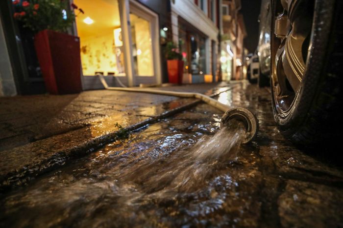 Starkregen in Villingen: Wasser steht in Bar, Feuerwehr rückt aus