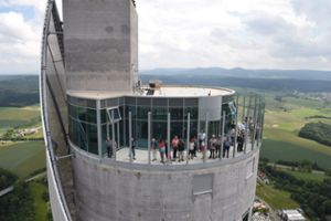 Die Besucherplattform des Testturms erweist sich als touristische Attraktion. Foto: Nädele