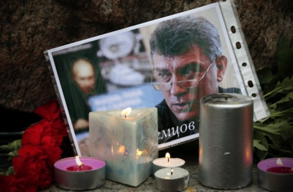 Der Kreml-Kritiker Boris Nemzow war am Freitagabend in Moskau erschossen worden. Wer steckt hinter der Tat?