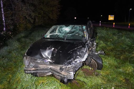 Der Volvo des 28-Jährigen ist nun ein Totalschaden. Foto: Kamera24
