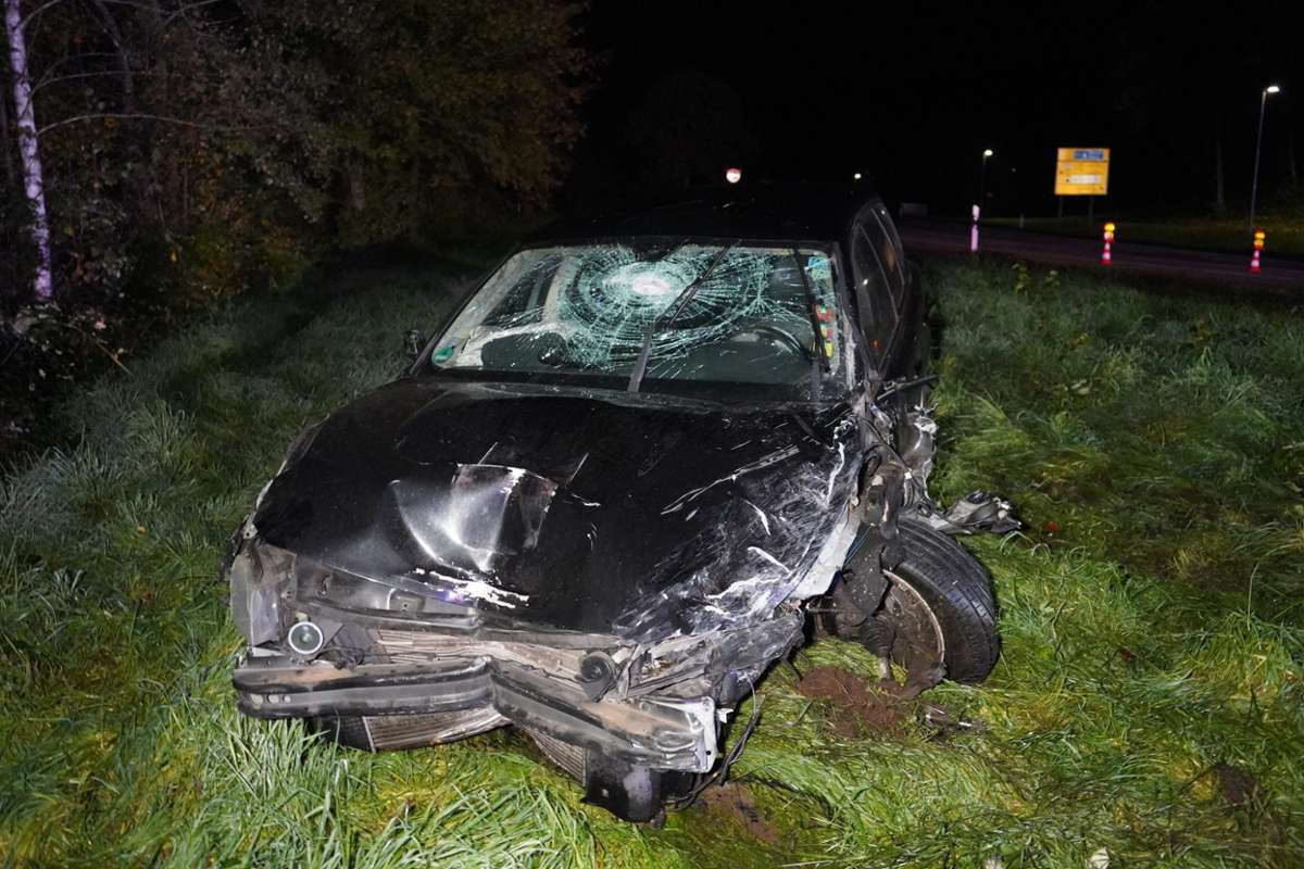Der Volvo des 28-Jährigen ist nun ein Totalschaden. Foto: Kamera24