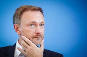 FDP-Vorsitzender und Bundesfinanzminister Christian Lindner muss derzeit an vielen Fronten kämpfen. Foto: dpa/Kay Nietfeld