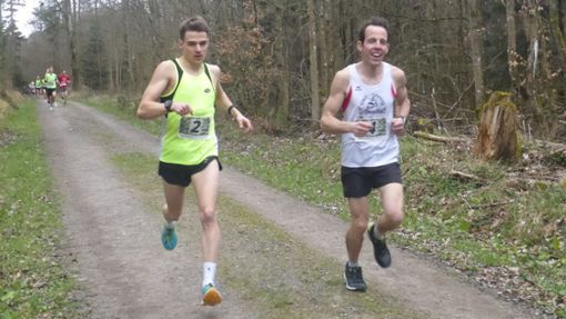 Tim Weber und Pascal Nothacker eilten nach einem Kilometer dem Feld schon weit voraus. Foto: Krehl/Picasa