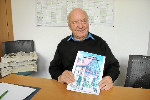 Helmut Hauser hat für das Strübhaus in Veringenstadt eigens ein Jubiläumsgedicht geschrieben. Foto: Steinmetz Foto: Schwarzwälder-Bote