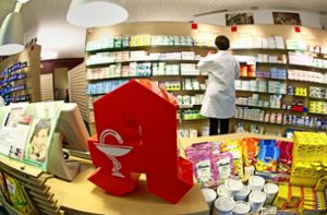 In Apotheken und Drogerien zählen Vitaminpräparate zum Standardsortiment. Foto: picture alliance / dpa/Rolf Vennenbernd