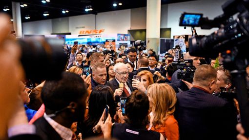 Warren Buffetts Rat ist in der Finanzwelt gefragt – nicht nur auf den Aktionärstreffen seiner Holding Berkshire Hathaway. Foto: AFP/Johannes Eisele
