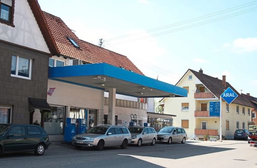 Die Tankstelle in Bochingen ist am Samstag überfallen worden. (Archivbild) Foto: Danner