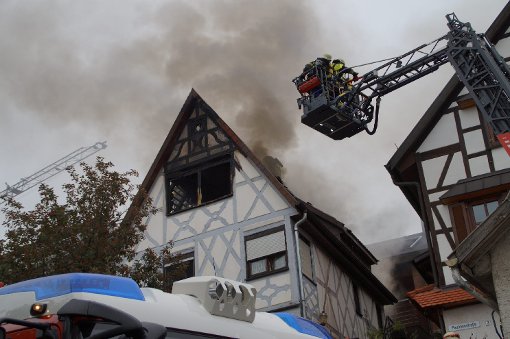Beim Brand eines Wohnhauses kommt am Sonntag in Weil im Schönbuch eine Person ums Leben. Foto: www.7aktuell.de | Patrick Hemminger