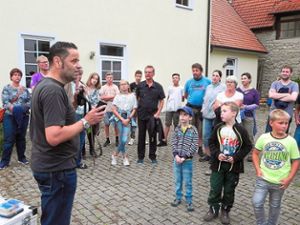 Fledermaus-Experte Jörg-Andreas Reihle (links) weiß alles über die Flattertiere. Foto: Fotos: Bogon, Bäuerle