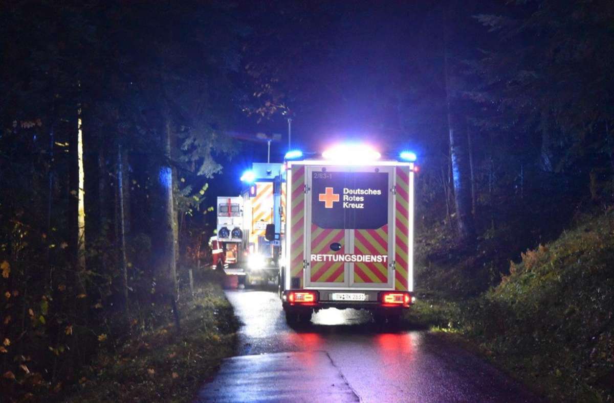 Blaulicht: Verlassenes Unfallauto sorgt bei Schiltach für Feuerwehreinsatz