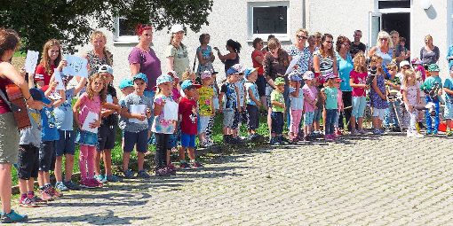 Mit einem tierischen Lied setzten die Kinder den Schlusspunkt hinter die Ferienbetreuungswoche an der Schönbronner Halle. Foto: Stadler Foto: Schwarzwälder-Bote