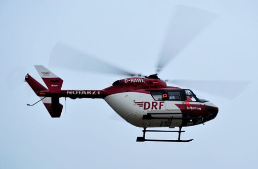 Der Verletzte wurde per Hubschrauber in eine Klinik transportiert. (Symbolbild) Foto: picture alliance / dpa/Jan-Philipp Strobel