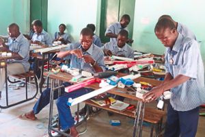 Geld aus Gruol hilft dabei, Katecheten in Burkina Faso eine Ausbildung als Elektriker zu ermöglichen. Foto: Verein Imasgo Foto: Schwarzwälder Bote
