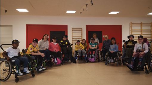 Die Rollstuhlsport-AG der Dreifürstensteinschule in Dornstetten hatte sich für den Bürgermeister und dessen Stellvertreterin einiges einfallen lassen. Foto: Dreifürstensteinschule