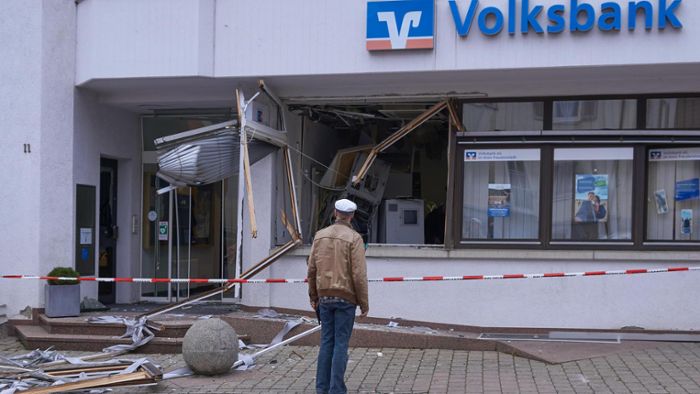 Geldautomat in Empfingen gesprengt - Polizei sucht nach drei Tätern