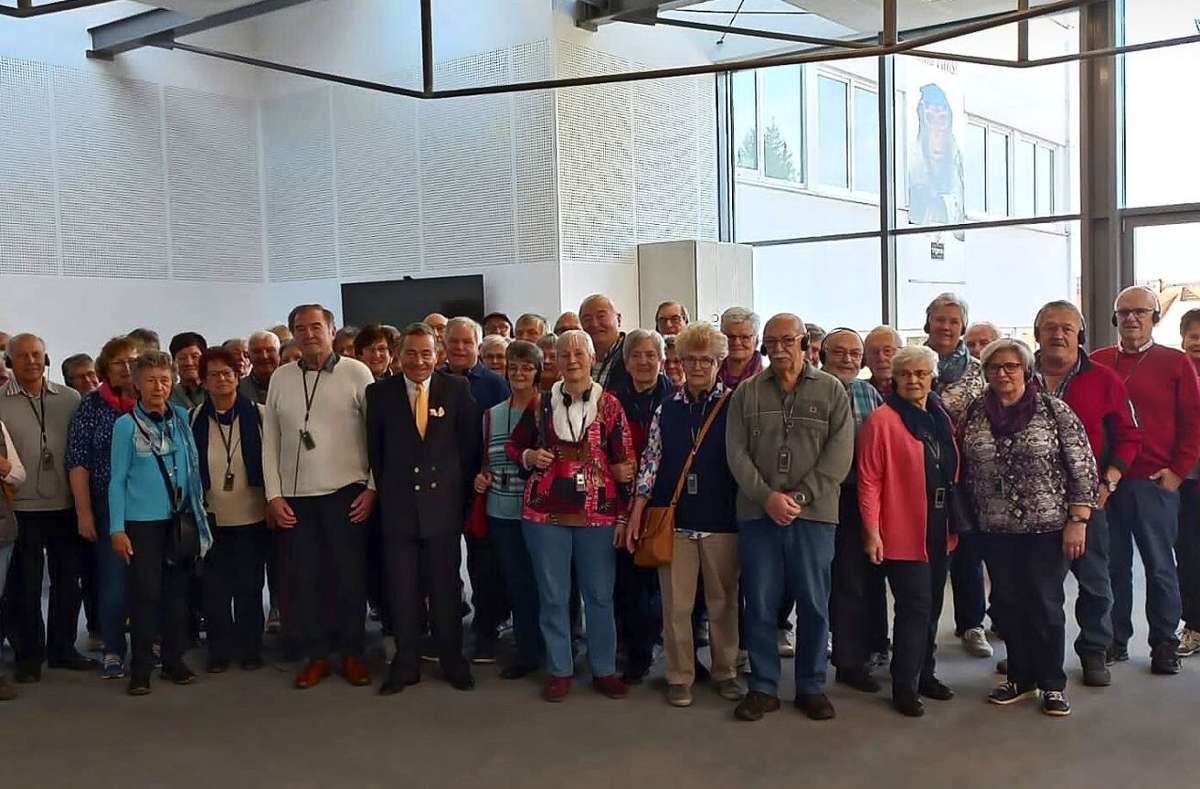 Senioren Hardt reisen: Trigema-Chef Wolfgang Grupp begrüßt die Gäste aus Hardt