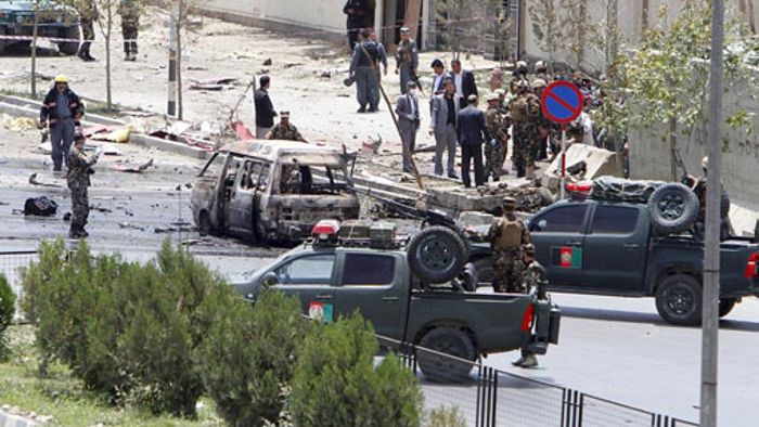 Taliban greifen Parlament an