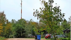 Unterhalb des bestehenden Funkmastes wird im Engen Rain der 450 MHz-Funkmast der Netze BW errichtet. Foto: Ulrike Zimmermann