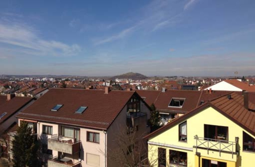Der Blick von Stuttgart-Weilimdorf in Richtung Leonberg und Grüner Heiner im Jahr 2013.