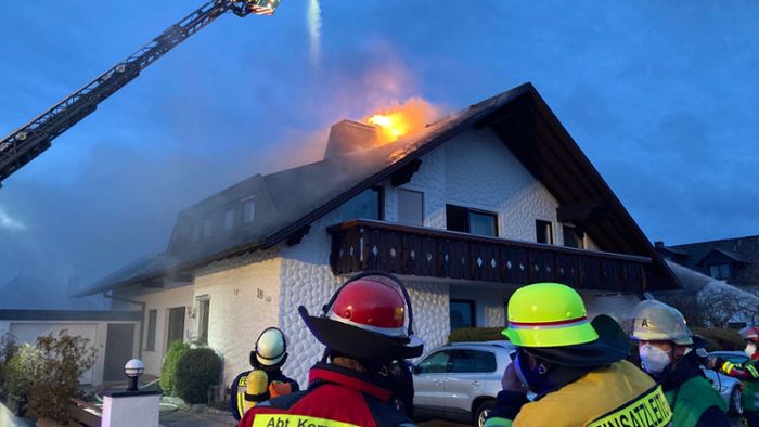 Feuerwehr löscht Dachstuhlbrand in Sulgen