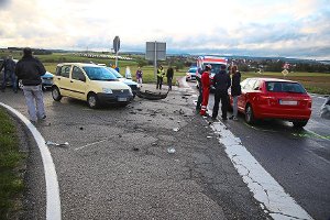 Am Dienstagabend sind bei einem Unfall an der Hirschkopfkreuzung zwischen Nordstetten und Dettensee vier Personen verletzt worden, darunter eine schwer. Foto: Tischbein