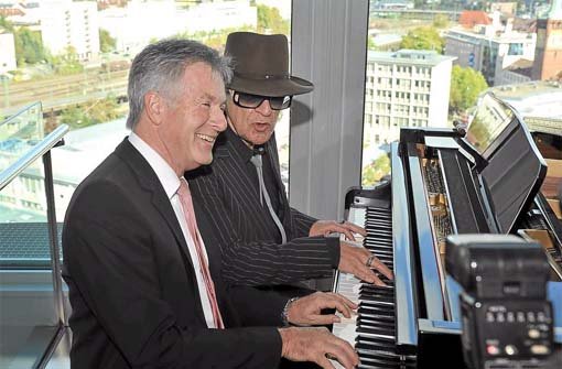 Udo Lindenberg (rechts) stimmte mit Herbert Müller am Klavier schon einmal auf das Panikpreis-Finale im kommenden Jahr in Hirsau ein. Foto: Laich