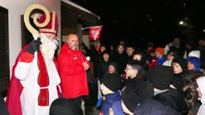 Riesig war der Andrang der deutschen – und ukrainischen – Kinder bei der ersten Großen Weihnachtsfeier des FV Rot-Weiß. Foto: Susanne Grimm/Susanne Grimm