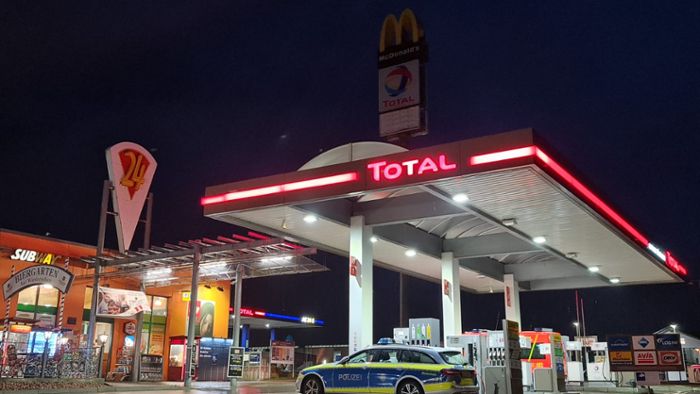 McDonald's-Schild droht herunterzufallen - Autohof Vöhringen gesperrt