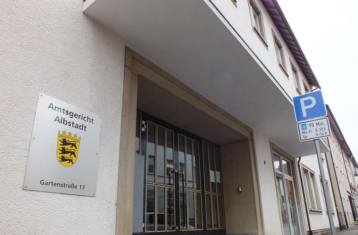Die Richterin am Amtsgericht Albstadt hat keine Zweifel daran, dass die Angeklagte, die verbotene Prostitution eingefädelt und unterstützt hat. Foto: Kistner