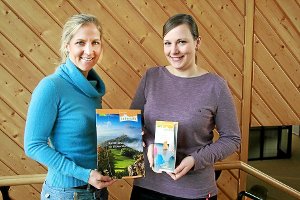 Werben für die Vorzüge der Zollernalb: WFG-Chefin Silke Schwenk (links) und Larissa Schwabenthan von der Zollernalb-Touristinfo. Foto: WFG
