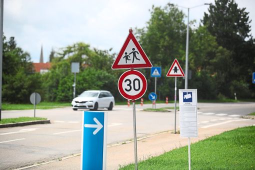 Verwirrend ist für Autofahrer in der Vöhrenbacher Straße der Wechsel zwischen Tempo 30 und 50.  Foto: Eich