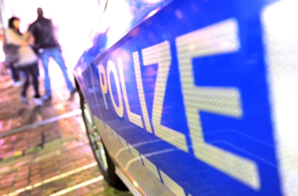 Ein 29 Jahre alter Mann hat seine Frau in einem Lokal in Stuttgart-Mitte bedroht und erpresst.  Foto: dpa