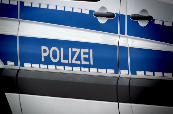 Zeugen gesucht: Unbekannte klauen 27 Kennzeichen in Schwenninger Innenstadt