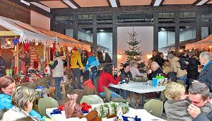 Auf großes Interesse stößt der vom Brigacher Ortschaftsrat organisierte Weihnachtsmarkt im und ums Brigachhaus. Fotos: Hübner Foto: Schwarzwälder-Bote